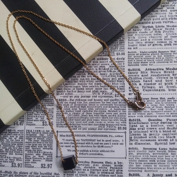 Gold Minimalist Necklace Delica Black Cube - Picture 7 of 7